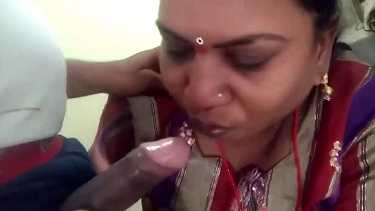 हॉट तमिल आंटी ने लवर का लंड चूसके चिकना किया चुदाई मस्ती वीडियो