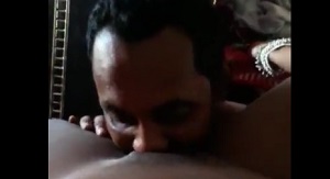 रश्मि भाभी ने घर के बाहर काम कर रहे आदमी से बुर चटवायी सेक्सी देसी वीडियो